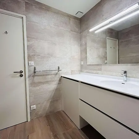 Refait A Neuf Avec Terrasse Et Parking, 1 Chambre, 2 Couchages, - Fr-1-245-165 Διαμέρισμα