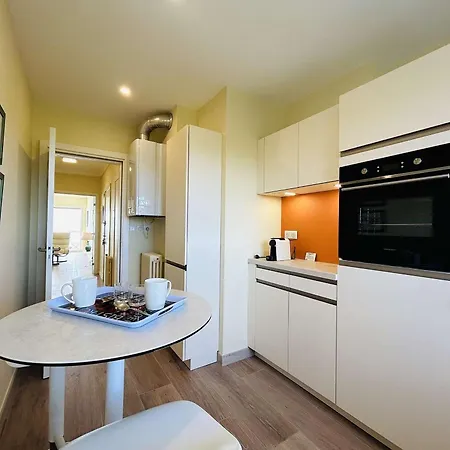 Refait A Neuf Avec Terrasse Et Parking, 1 Chambre, 2 Couchages, - Fr-1-245-165 La Baule