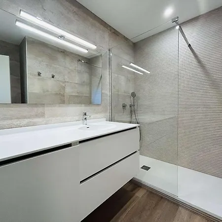 Refait A Neuf Avec Terrasse Et Parking, 1 Chambre, 2 Couchages, - Fr-1-245-165 *